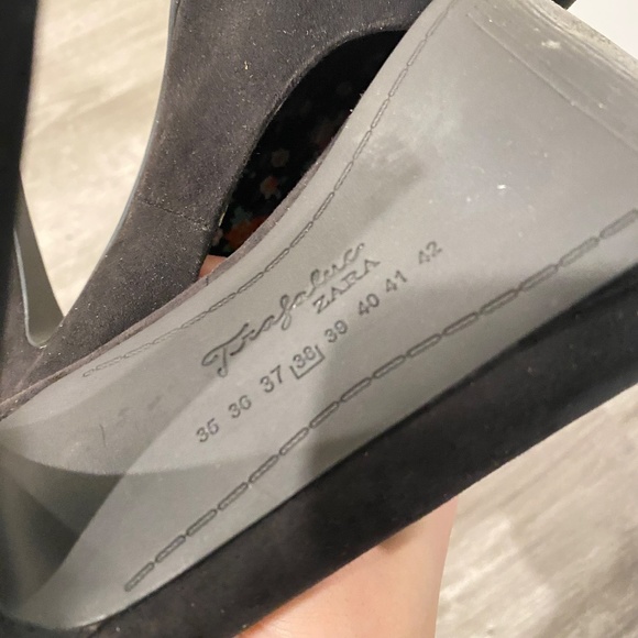 Zara Black Suede Pumps - Picture 2 of 3